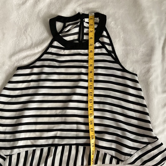 Flowy Sleveless Top - Picture 5 of 5